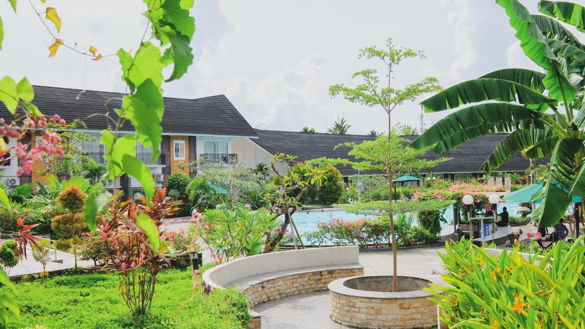 Hotel Suni Sentani - Managed By East Season Jayapura Exteriör bild